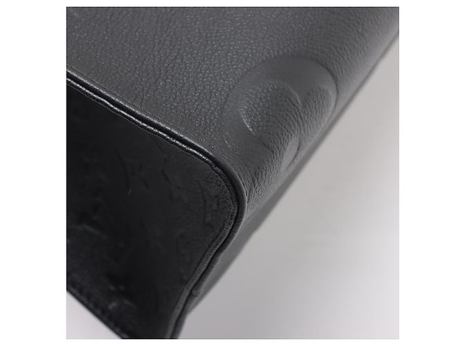 Louis Vuitton Borsa a spalla Onthego MM in pelle di vitello grana Empreinte Giant monogram - vista 17
