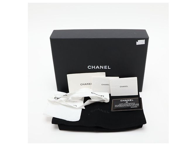 Chanel WOC Pelle Caviar Matelassé Flap Crossbody Black - vista 12