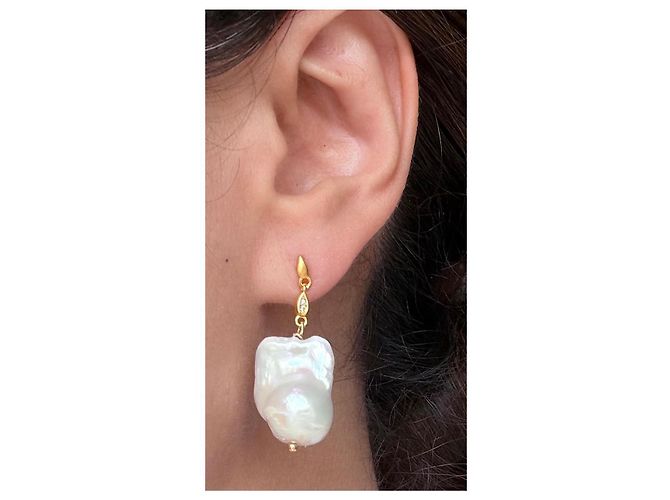 Autre Marque Barockperlen- und Diamant-Hängeohrringe - Ansicht 3