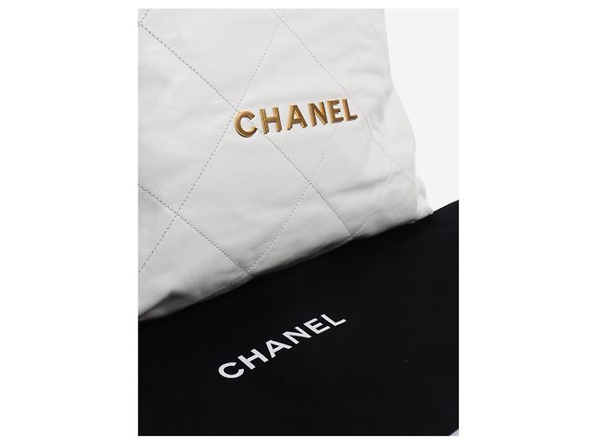 Chanel Bolsa de ombro Large 22 acolchoada em pele de vitelo branca - vista 11