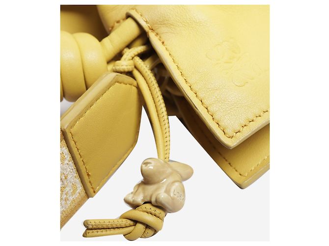 Loewe Clutch Flamenco in pelle nappa gialla - vista 10