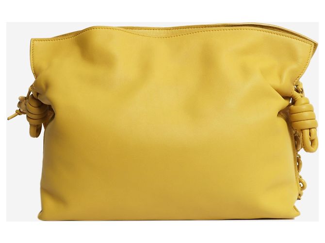 Loewe Clutch Flamenco in pelle nappa gialla - vista 3