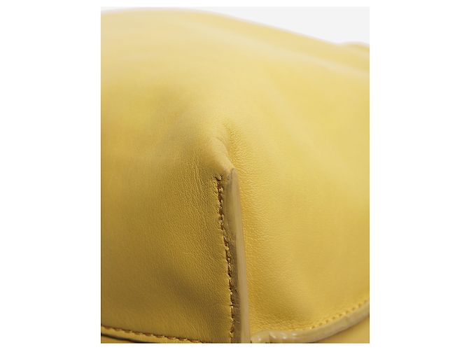 Loewe Clutch Flamenco in pelle nappa gialla - vista 7