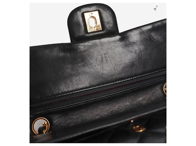 Chanel Medium Classic Double Flap Tasche vintage aus schwarzem Lammleder - Ansicht 13
