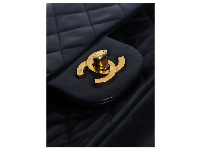 Chanel Medium Classic Double Flap Tasche vintage aus schwarzem Lammleder - Ansicht 8