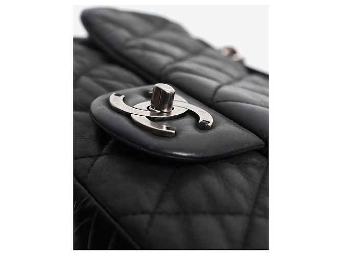 Chanel Borsa a tracolla con patta in pelle matelassé nera 2010 - vista 14