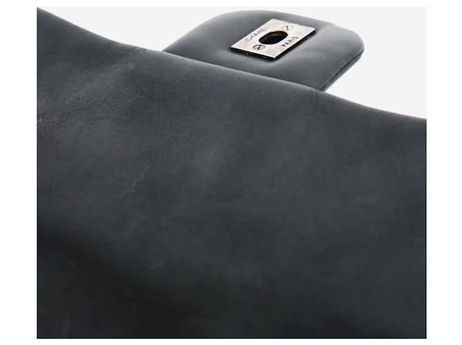 Chanel Borsa a tracolla con patta in pelle matelassé nera 2010 - vista 9