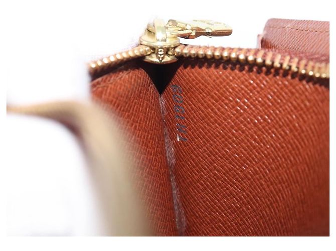 LOUIS VUITTON Monogram Pochette
Porte Monnaie
Credit Wallet M61726 LV - vista 21
