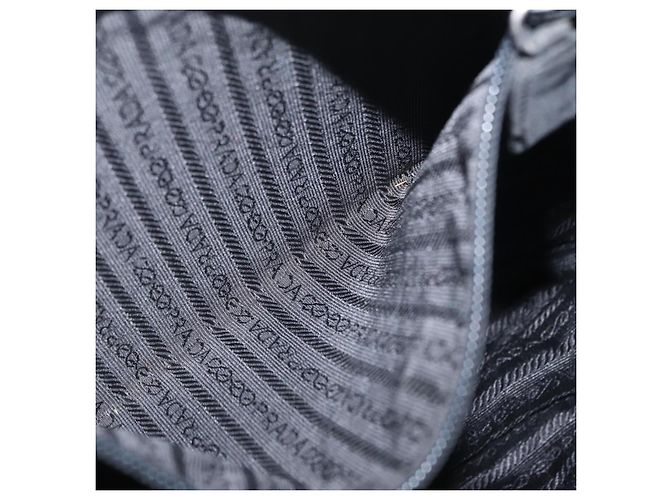 PRADA Schultertasche mit Kunststoffkette Nylon Schwarz Silber - Ansicht 20