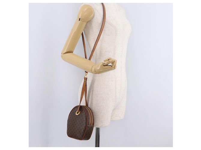Céline CELINE Macadam Canvas Circle Shoulder Bag PVC Leather Brown Gold - vista 22