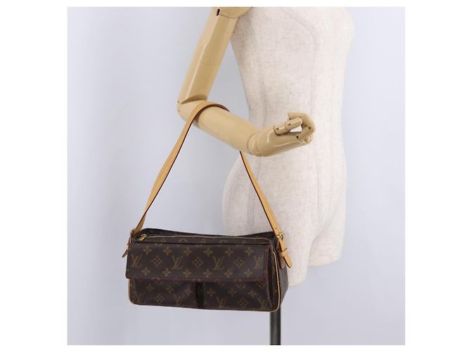 Cité LOUIS VUITTON Monogram Viva Cite MM Shoulder Bag M51164 LV - vista 25