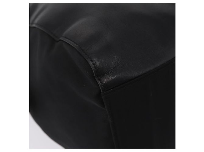 PRADA Schultertasche mit Kette aus Leder Schwarz Gold - Ansicht 11