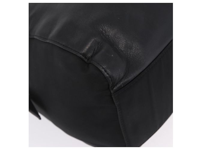 PRADA Schultertasche mit Kette aus Leder Schwarz Gold - Ansicht 13