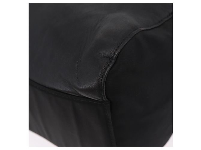 PRADA Schultertasche mit Kette aus Leder Schwarz Gold - Ansicht 14