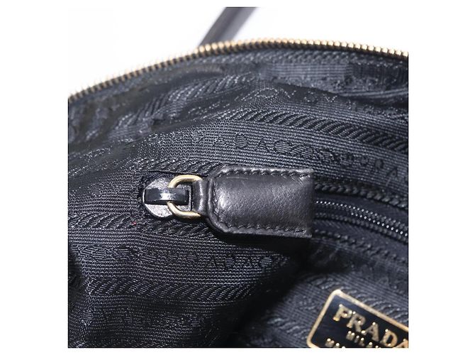 PRADA Schultertasche mit Kette aus Leder Schwarz Gold - Ansicht 22