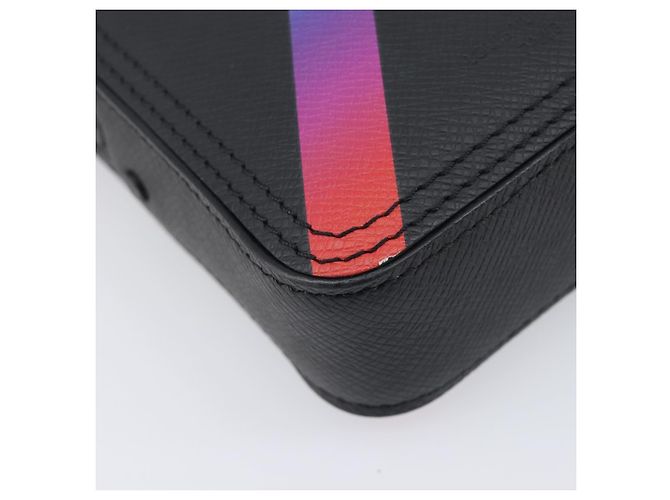 LOUIS VUITTON Sac Messenger Danube Rainbow Taiga Noir M30332 LV - vue 12
