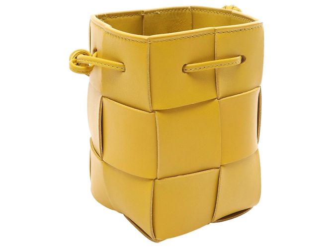 Bottega Veneta Borsa a Secchiello Mini Nappa Maxi Intrecciato Cassette Gialla - vista 2