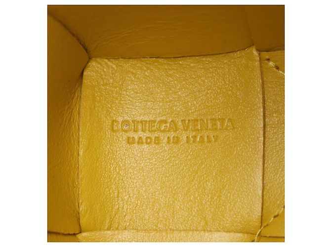 Bottega Veneta Borsa a Secchiello Mini Nappa Maxi Intrecciato Cassette Gialla - vista 4