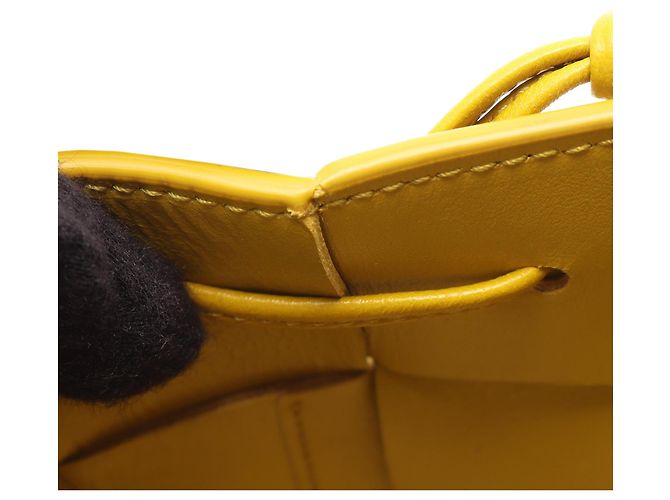 Bottega Veneta Borsa a Secchiello Mini Nappa Maxi Intrecciato Cassette Gialla - vista 5