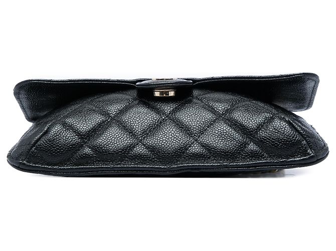 Borsa Shopping Pieghevole Chanel in Nylon Nero Graffiti con Patta Caviar - vista 3