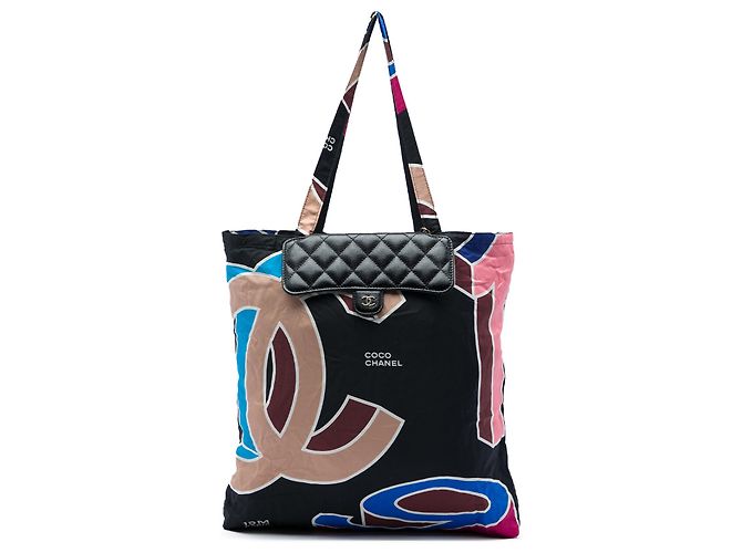 Borsa Shopping Pieghevole Chanel in Nylon Nero Graffiti con Patta Caviar - vista 5