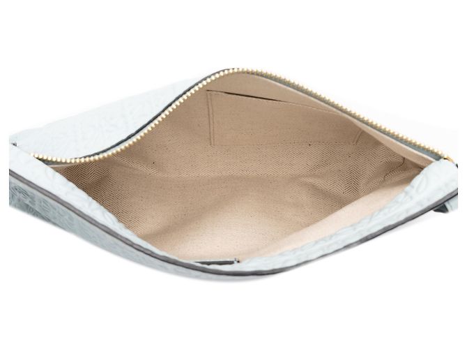 Clutch T LOEWE in pelle blu con Anagramma embossed - vista 4