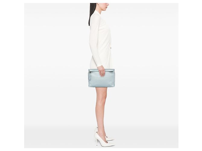 Clutch T LOEWE in pelle blu con Anagramma embossed - vista 6