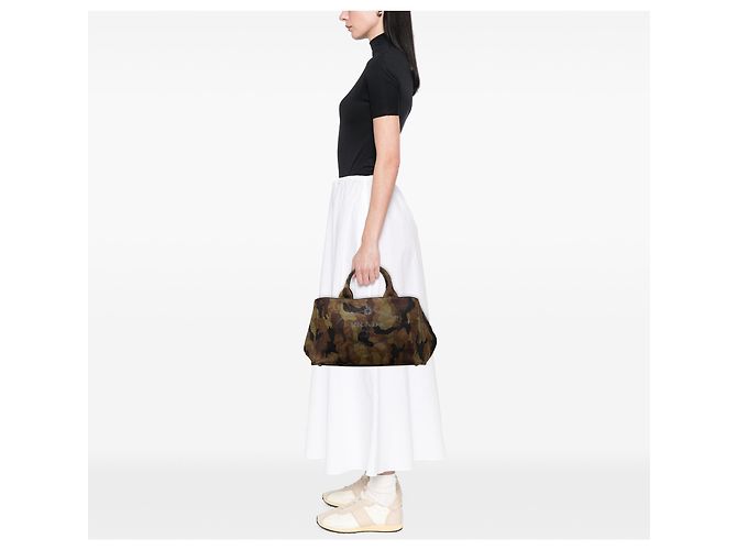 Tote Sacola Prada em lona Canapa marrom com logo camuflado - vista 6