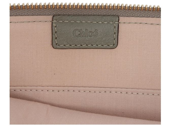 Clutch Chloé C Flat em couro com relevo de crocodilo verde - vista 5