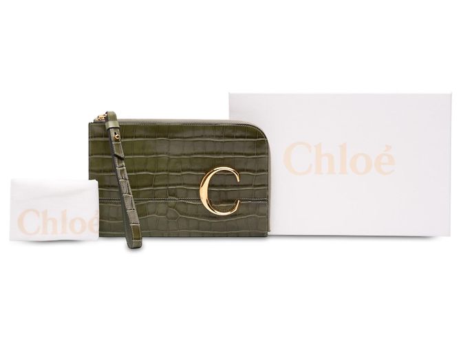 Clutch Chloé C Flat em couro com relevo de crocodilo verde - vista 7