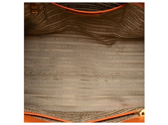 Bolsa Satchel Prada em lona Canapa com logo e acabamento em Saffiano marrom - vista 4