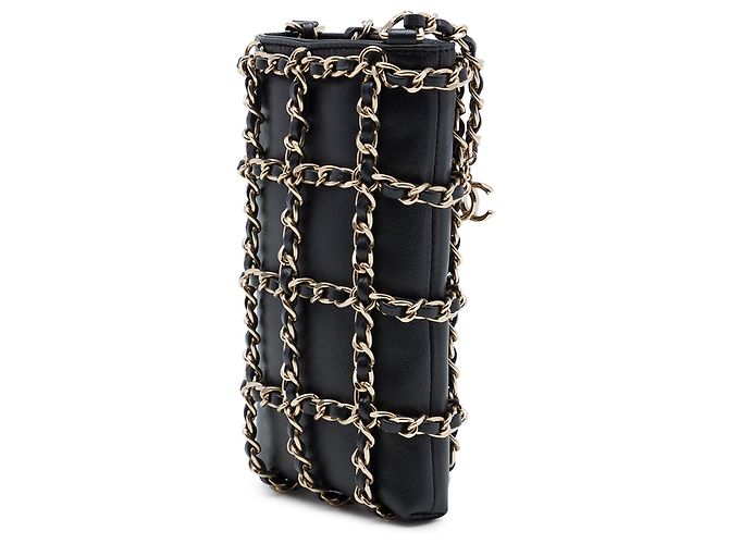 Clutch Chanel Tech Me Out in lambskin nero con catena - vista 2