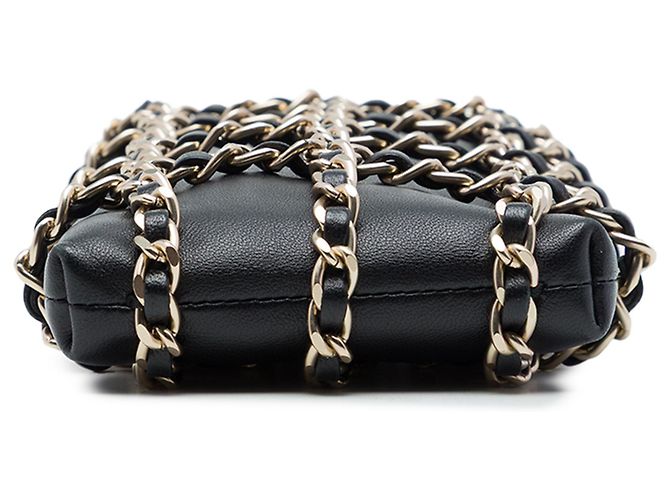 Clutch Chanel Tech Me Out in lambskin nero con catena - vista 3
