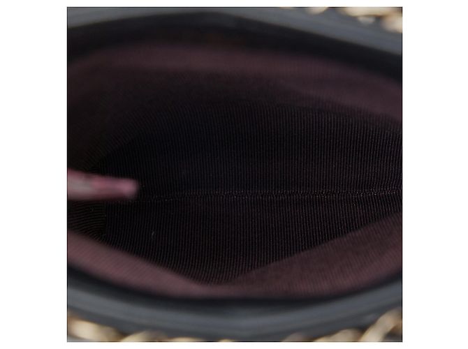 Clutch Chanel Tech Me Out in lambskin nero con catena - vista 4