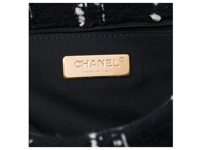 Chanel Black Medium Tweed 19 Flap - vista 5