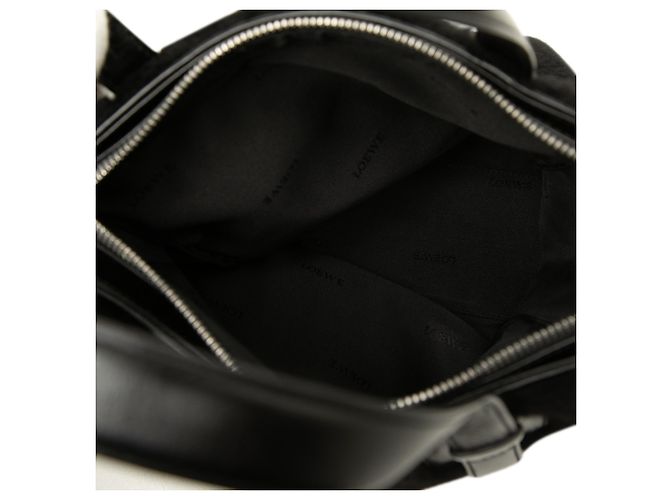 Tote LOEWE em pele de carneiro preta com Anagrama e fecho vertical - vista 4