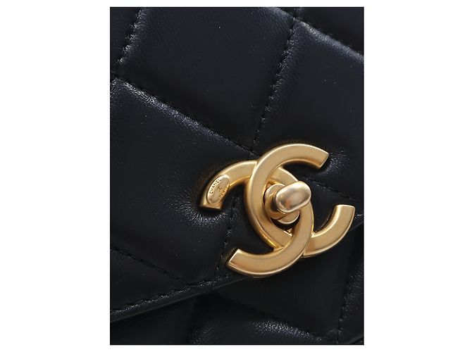 Chanel Black Small Quilted Lambskin CC Coin Flap - vista 4