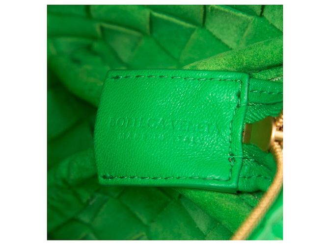 Bottega Veneta Mini Borsa Camera Loop Intrecciato in Pelle di Agnello Verde - vista 5