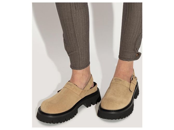 Sandali slingback Moschino in suede beige con plateau - vista 2