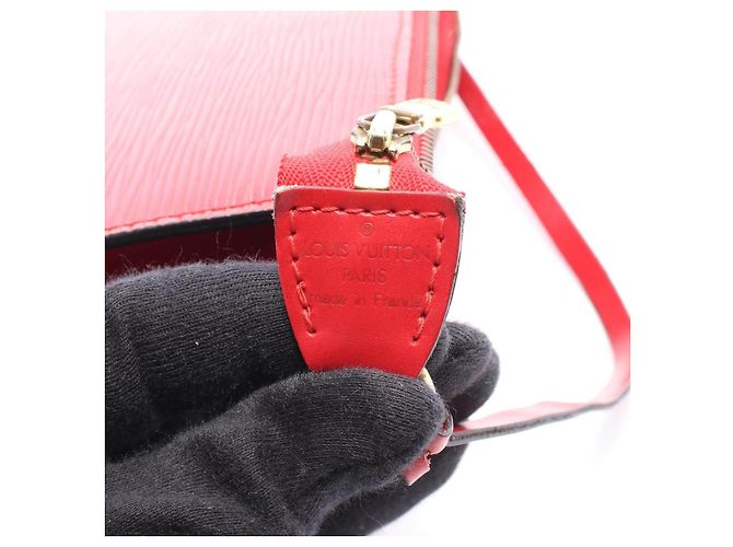 Borsa Louis Vuitton Pochette Accessoires Epi - vista 4