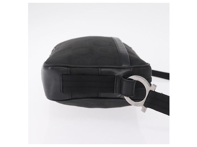 Salvatore Ferragamo Gancini Shoulder Bag Canvas Black Silver Auth 211918A - Jerrillo - vista 4