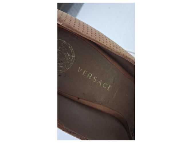 Versace Peep-Toe Pumps aus beigem Leder - Ansicht 4