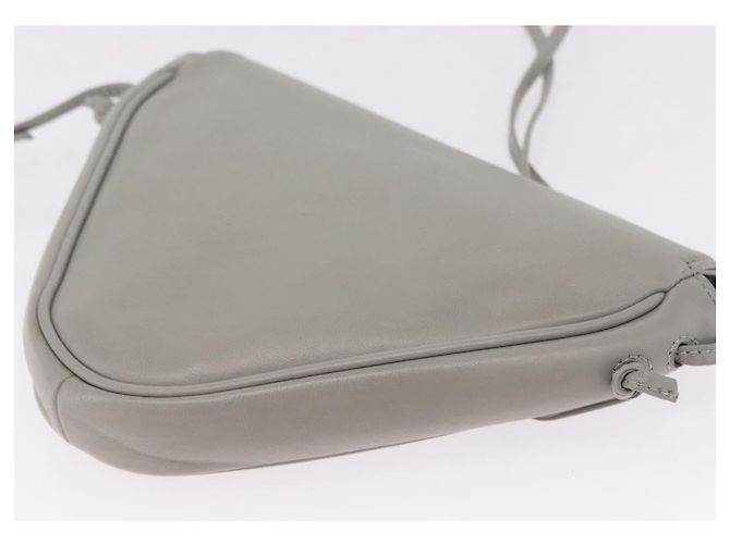 Céline CELINE Triangle Bag Leather Gray Auth ka6826A - Jerrillo - vista 13