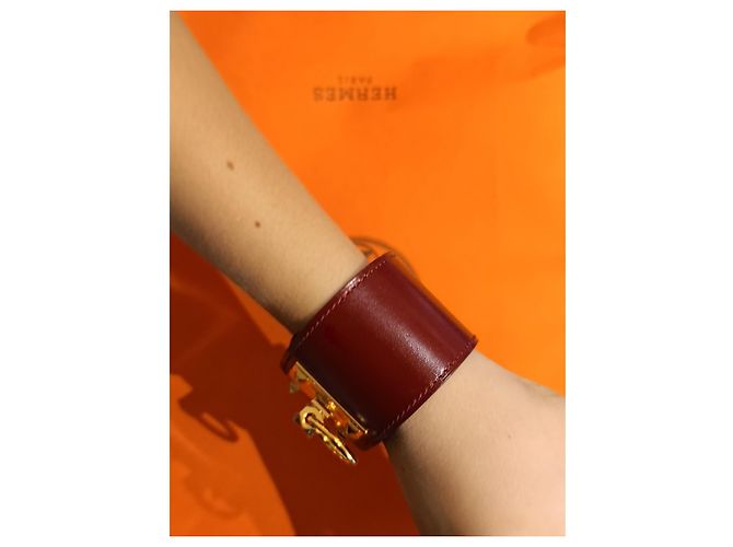 Hermès Bracciale a Polsino in Pelle Bordeaux e Metallo Dorato - vista 3