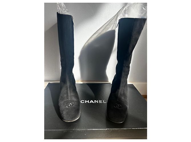 Stivali Chanel in camoscio nero con tacco a blocco - vista 19