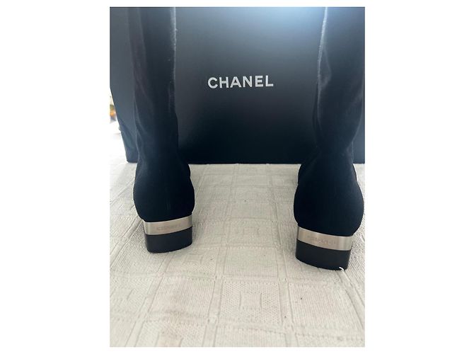 Stivali Chanel in camoscio nero con tacco a blocco - vista 6