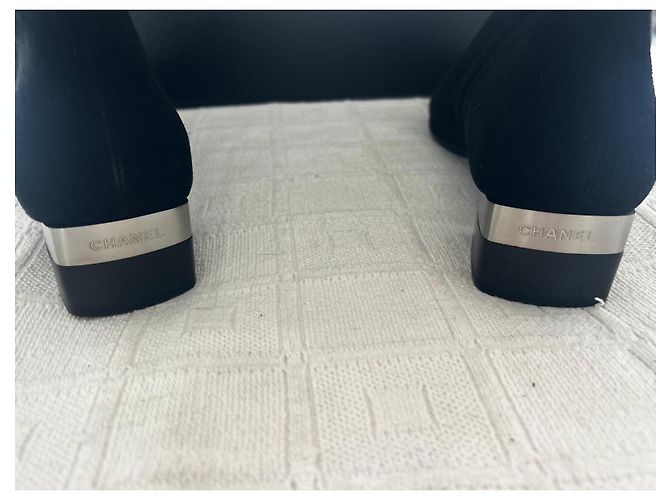 Stivali Chanel in camoscio nero con tacco a blocco - vista 7