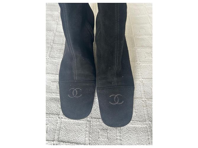Stivali Chanel in camoscio nero con tacco a blocco - vista 9