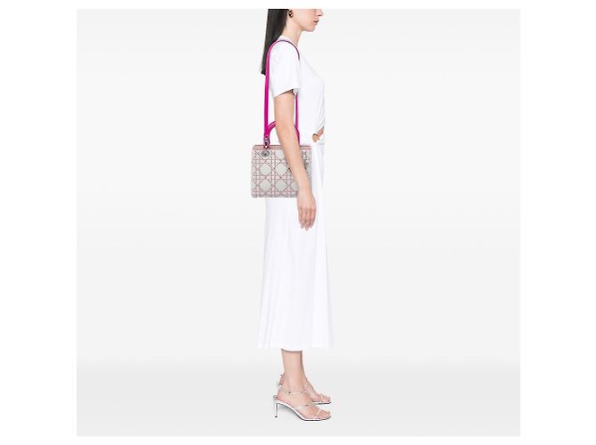 Borsa Lady Dior Medium in pelle d'agnello cannage rosa - vista 5