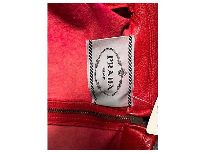Giacca cropped Prada in pelle d'agnello rossa con hardware dorato Taglia 42 Usata - vista 5